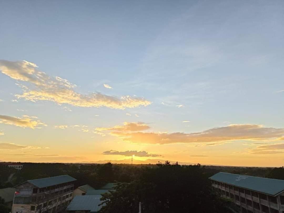 Happy Stays A - Sunset View At Smdc Hope Residences Trece Martires Exterior foto